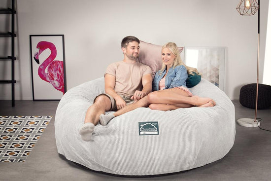 Lounge Pug, CloudSac 3000 XXL, Grand Canapé Pouf à Mémoire de Forme, Gros Pouf Sofa, Pompon Crème