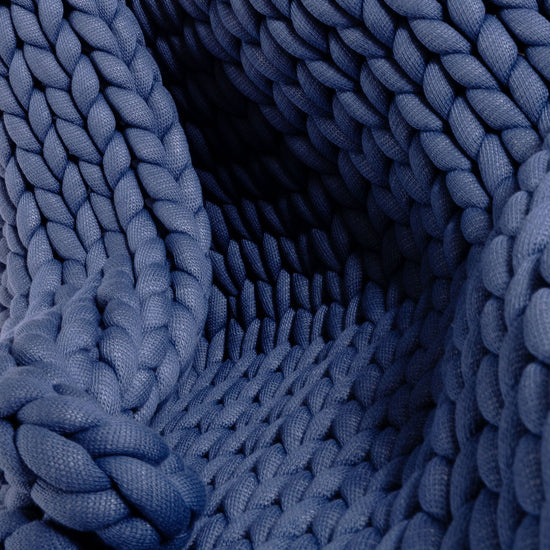 Lounge Pug - Couverture lestée pour Adulte - lourde - apaisante contre l'anxiété - Tricot épais Bleu Foncé - 5 KG 135 x 150 cm