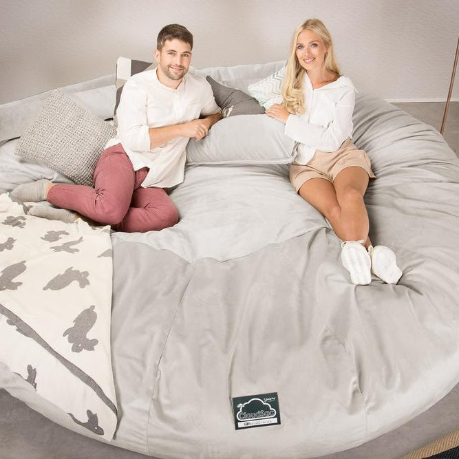 Lounge Pug, CloudSac 5000 XXXXXL, Canapé Pouf Titanesque à Mémoire de Forme, Gros Pouf Sofa, Velours Argent