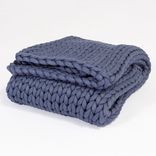 Lounge Pug - Couverture lestée pour Adulte - lourde - apaisante contre l'anxiété - Tricot épais Bleu Foncé - 5 KG 135 x 150 cm