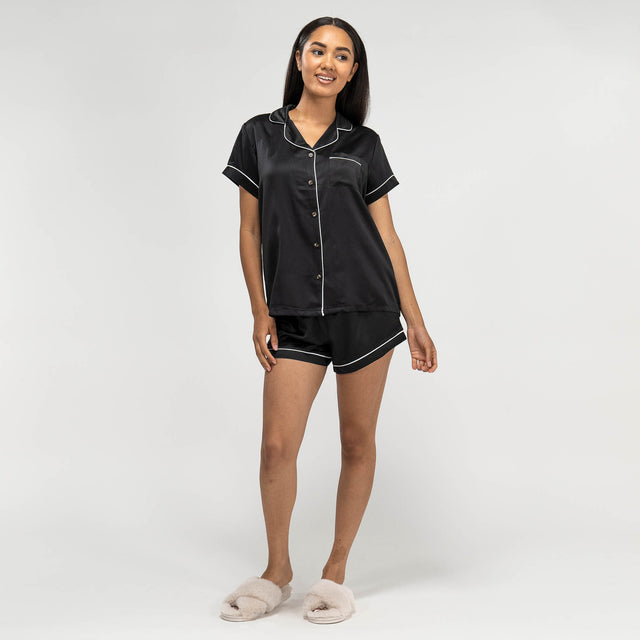 Short de Pyjama en Satin Noir pour Femmes 01
